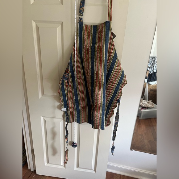 Williamsburg Marketplace Floral Blue Apron - Picture 10 of 13